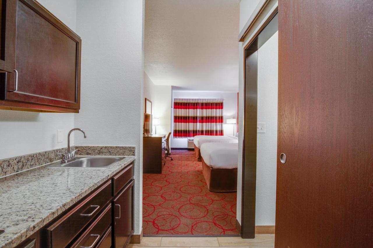 Inn At Hunters Run Watford City Exterior foto